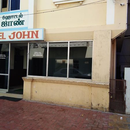 Hotel John Kanjakumari Kültér fotó