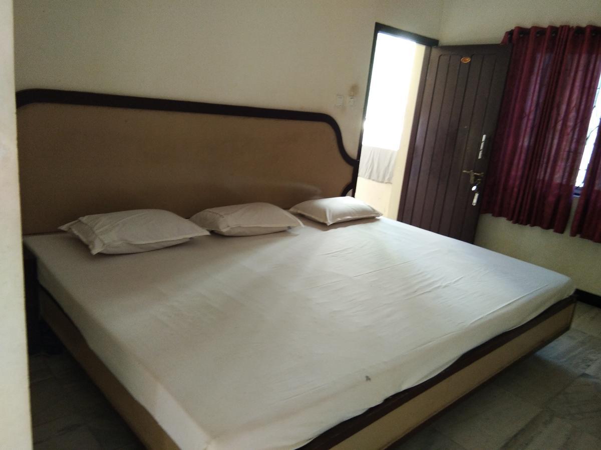 Hotel John Kanjakumari Kültér fotó