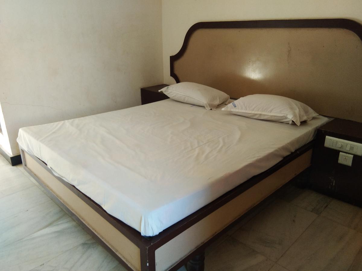 Hotel John Kanjakumari Kültér fotó